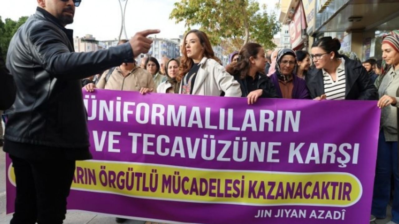 Van'da taciz protestosuna katılan 8 kadına pankart soruşturması
