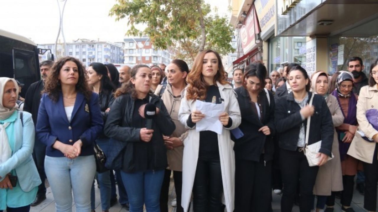 Van`da Kadınlardan uzman çavuş tacizi protestosu: Sessiz kalmayacağız