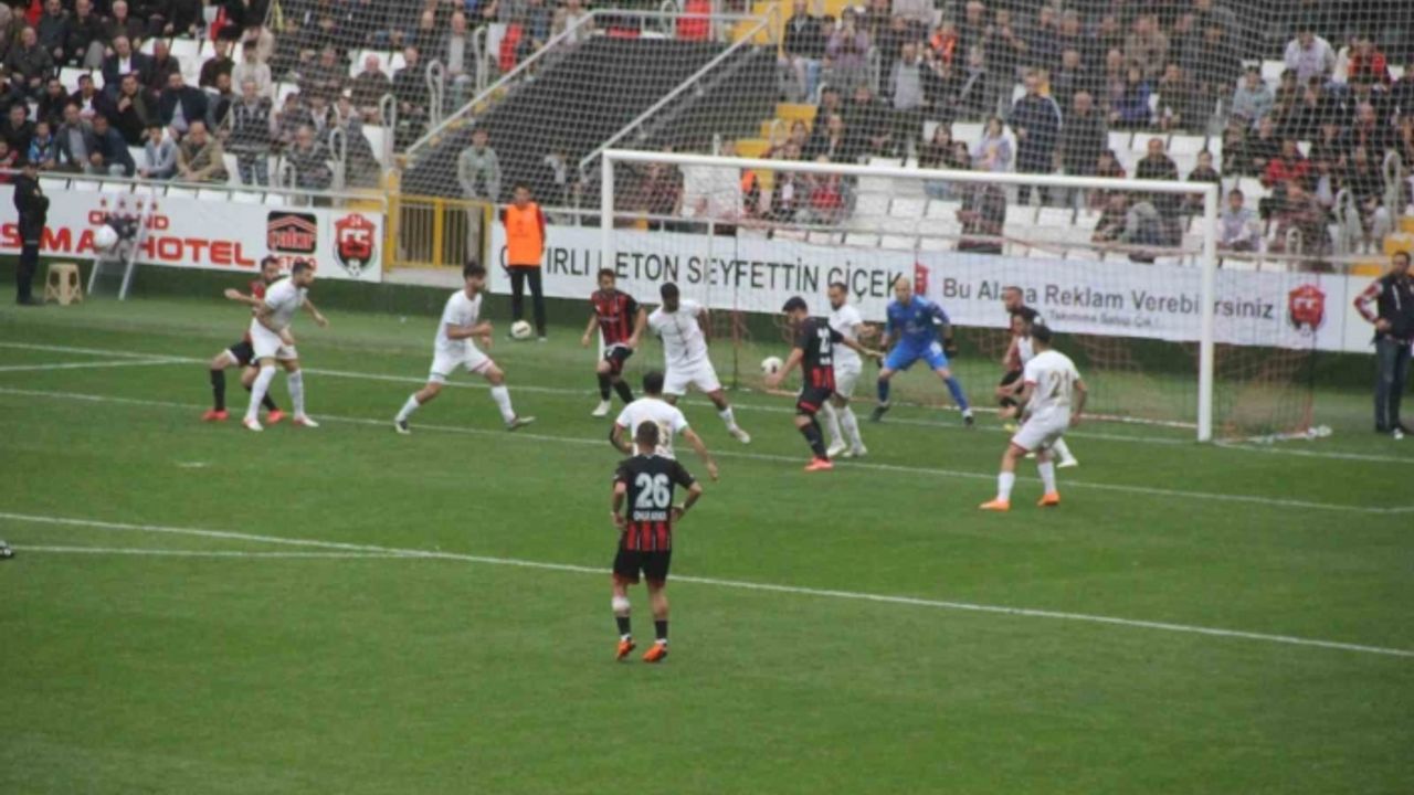 Amedspor zirvedeki yerini ve namağlup unvanını korudu