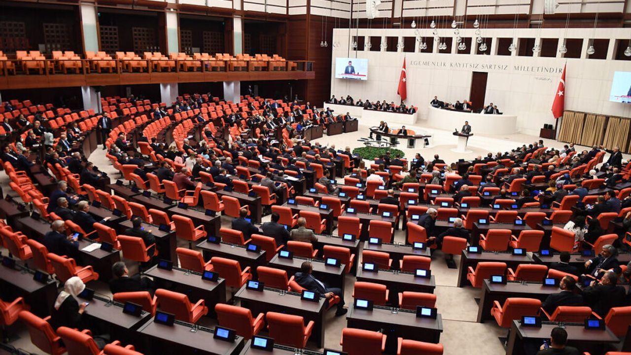 600 milletvekilinden 53’ü partilerinden istifa etti