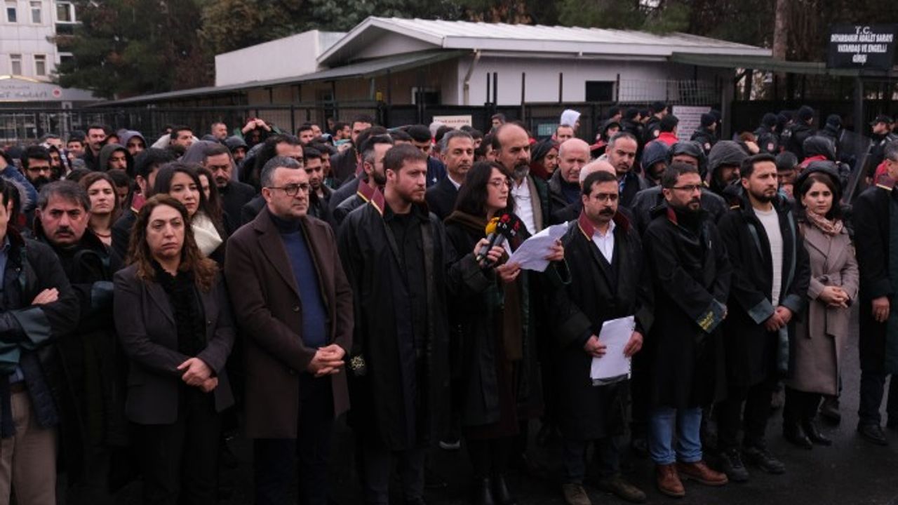 35 barodan bin 330 avukat Öcalan'la görüşmek için Adalet Bakanlığına başvurdu