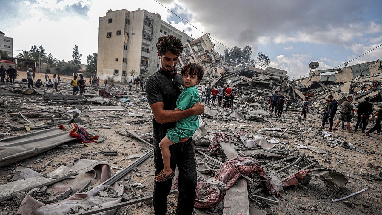 Gazze’de yaşamını yitiren Filistinlilerin sayısı 24 bini geçti