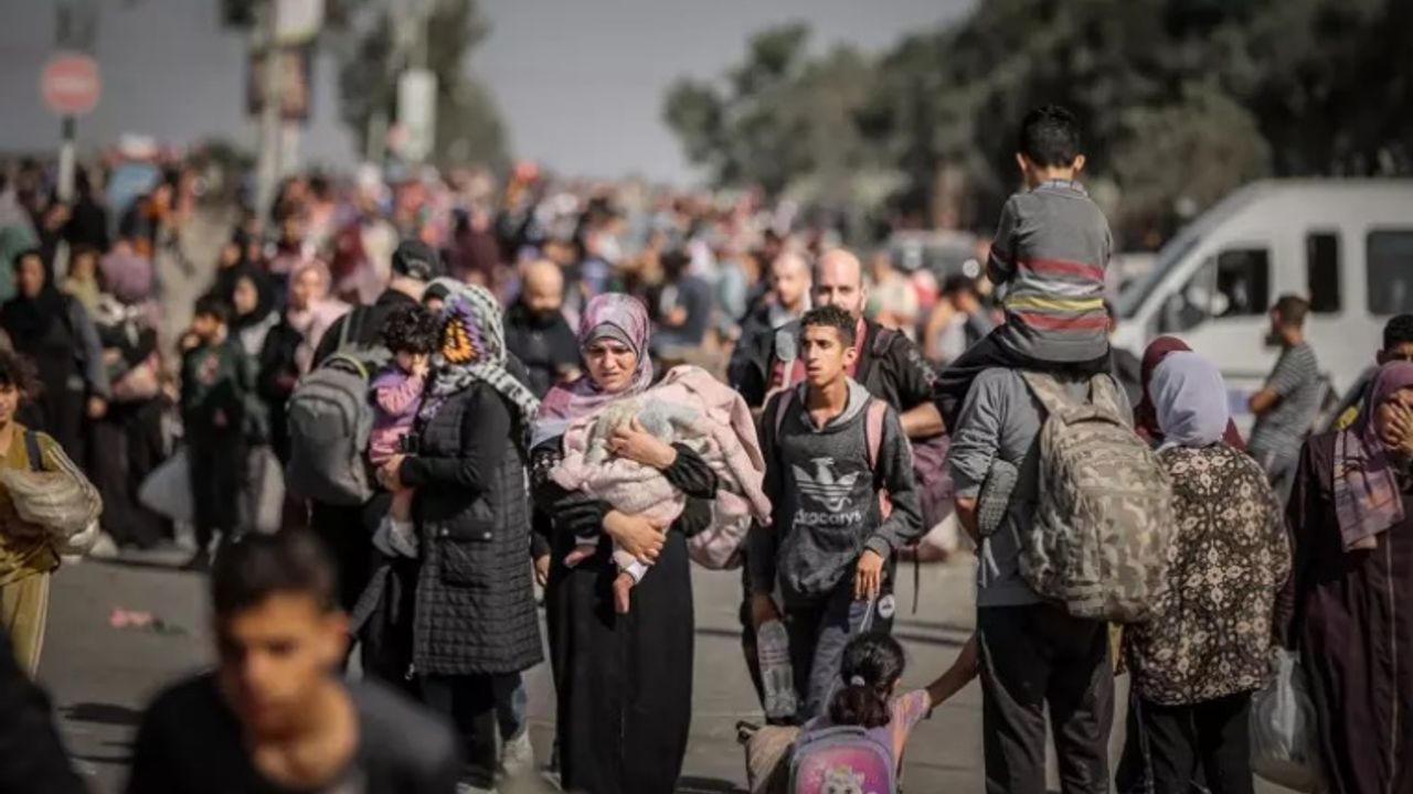 Refah'ta 1.5 milyon Filistinli, İsrail'in kara harekatı hazırlığı nedeniyle panik içinde