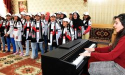 Van'da öğrencilerden Beşiktaş korosu