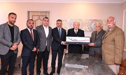 Bahçeli'ye Zülfikar hediye eden Cemevi Başkanı Ali Ekber Yurt AKP'den aday adayı oldu