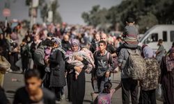Refah'ta 1.5 milyon Filistinli, İsrail'in kara harekatı hazırlığı nedeniyle panik içinde