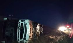 Kırşehir'de  Van'a ait yolcu otobüsü devrildi: 15 yaralı