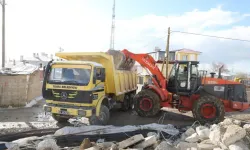 Van’da  Tuşba Belediyesi kaçak yapıların yıkımına başladı