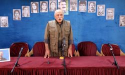 PKK'nin Fesih Açıklamasında Duran Kalkan'ın Arka Planındaki Fotoğraflar Dikkat Çekti: Fotoğraftaki İsimler Kimlerdir?