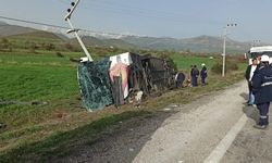 Van’da yolcu otobüsü devrildi: 28 yaralı