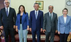 DEM Parti ve CHP’den Ortak Mücadele Mesajı: “Kayyım ve Tutuklamalara Karşı Ortak Duruş”