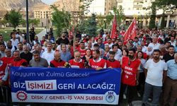 Van’da işten çıkarılan 223 işçiden AKP il binası önünde eylem: “Kayyım ve zulüm gidecek”