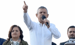 Özgür Özel’den Erdoğan’a: Meşruiyet burada, meydan “Tayyip istifa” diyor