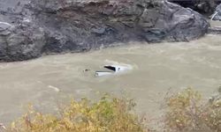 Hakkari’de araç Zap Suyu'na yuvarlandı: 2 ölü, 2 yaralı