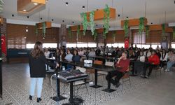 Edremit Belediyesi üniversite adayı öğrencilere seminer düzenlendi