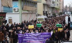 Binlerce kişi Halep'teki saldırılara karşı yürüdü