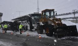 Erciş firmasına ait yolcu otobüsü kaza yaptı