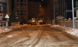 İpekyolu Belediyesi yoğun kar yağışına karşı ilçe genelinde 7/24 karla mücadele çalışması yürütüyor