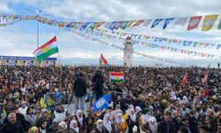 Erciş’te on binlerce kişi Newroz’da buluştu: “Özgür yaşam, özgür önderlikle gelecek”