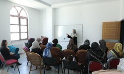 Tuşba Belediyesi’nden kadınlara iletişim ve ekran bağımlılığı atölyesi