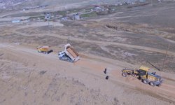 Edremit Belediyesi, Yol Yapım Çalışmalarını Tüm Hızıyla Sürdürüyor