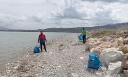 İpekyolu Belediyesi Erçek Flamingo Sahil Bandı ve parklarda temizlik seferberliği başlattı