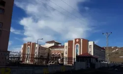 Özalp’te 4’üncü kattan düşen lise öğrencisi ağır yaralandı