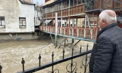 Çatak’ta sağanak alarmı: Dereler taştı, köprü ulaşıma kapatıldı