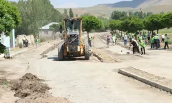 Özalp Belediyesi'nden Sağmalı Mahallesi'nde kapsamlı temizlik çalışması