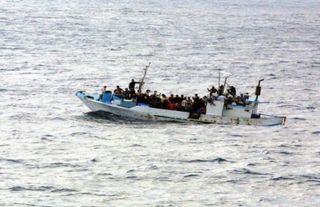 İtalya'da göçmen teknesi battı: 41 ölü