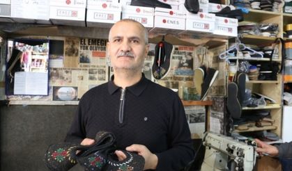 23 yıldır Bahçesaray'ın Reşik ayakkabısını üretiyor