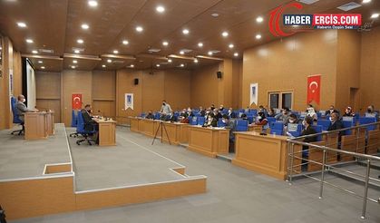 Van'da seçilmişlerin elinden alınıp AKP'ye verilen Belediye kendi aldığı meclis kararını yalanladı