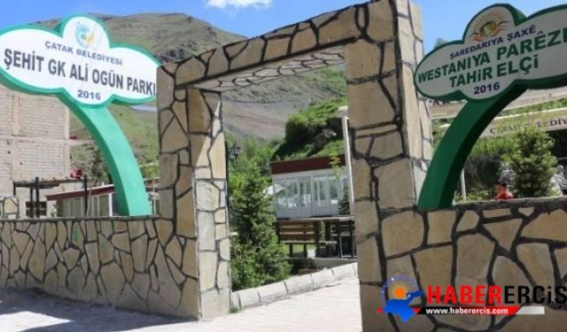 Çatak'taki ParkaTahir Elçi’nin ismi indirildi korucunun ismi asıldı