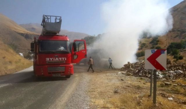 Van'da Seyir Halindeki Kamyon Alev Alev Yandı