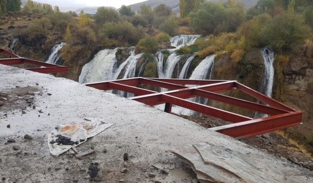 Muradiye Şelalesinin son hali görenleri üzdü