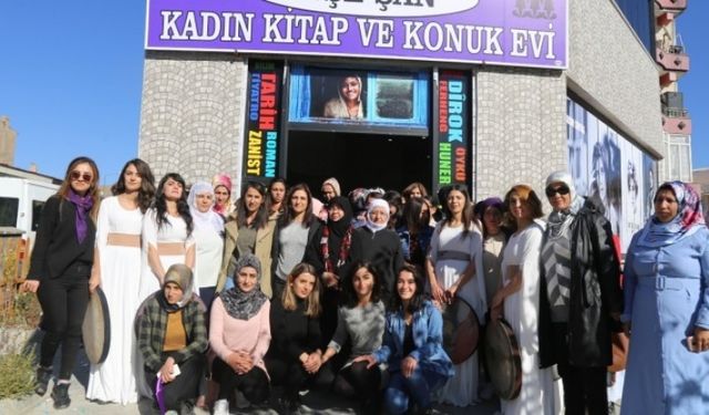 Muradiye'de Ayşe Şan Kadın Kütüphanesi ve Konukevi açıldı