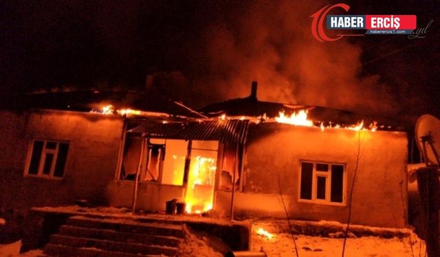 Van'da Cinnet getiren şahıs evini ateşe verdi