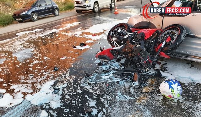 Van'da Kamyonetle motosiklet çarpıştı: 2 yaralı