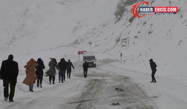 Van'da 42 kişinin can verdiği yolun yolcuları: Sevdiklerimizle vedalaşıyoruz