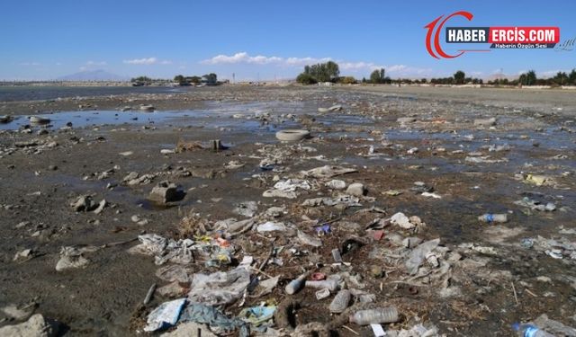 Van Gölü çekildi, kirlilik ortaya çıktı