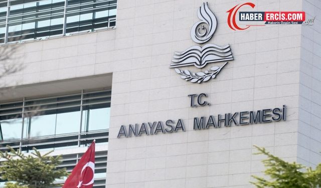 AYM’den KHK’lı öğretmenlerin özelde çalışmasını engelleyen maddeye iptal