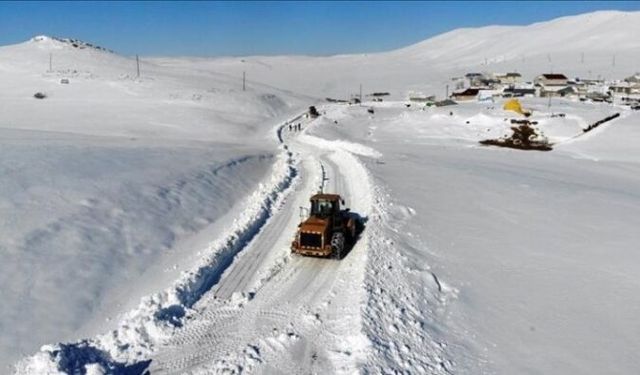 Erzurum'da kar temizliği yapan işçi hayatını kaybetti