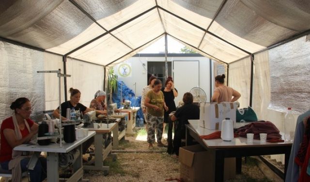 Depremzede kadınlar dikiş atölyesi kurdu