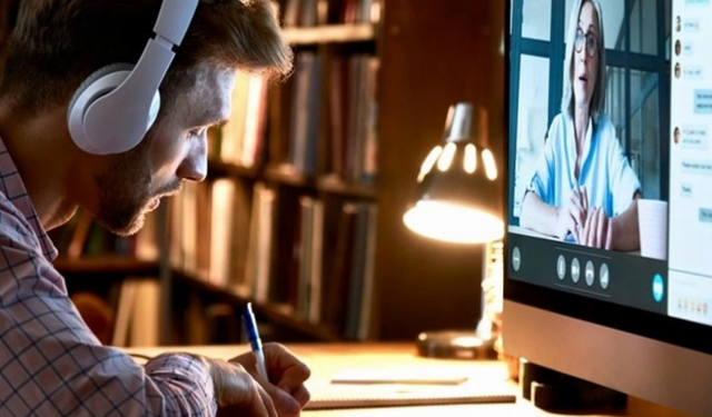Üniversitelilere teknolojik cihaz ve bir yıllık internet desteği kararı Resmi Gazete'de