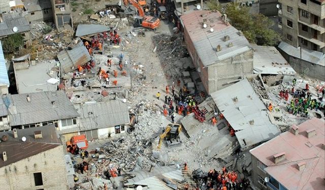 Van-Erciş depremin'in üzerinden 12 yıl geçti: "Ranta değil yaşama çağırıyoruz"