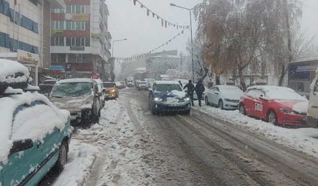 Serhat’ta kar yağışı: Yüzlerce köy ve mahalle yolu kapandı