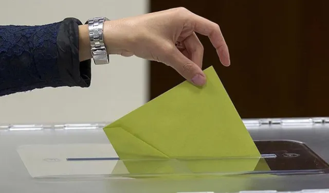 Son anket: İYİ Parti oyları yarıya indi, AKP'den MHP'ye oy geçişi var