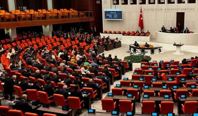 CHP'li 61 vekilin dokunulmazlığıyla ilgili tezkere Meclis'te