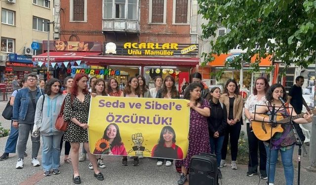 Van protestoları sırasında tutuklanan Örkmez ve Uğur'un özgürlüğü için eylem