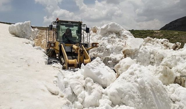 Van’da Haziran ayında karla mücadele çalışması devam ediyor